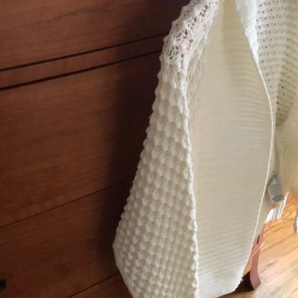 EUC Gap Ivory Bubble Shawl Sweater - Picture 2 of 8